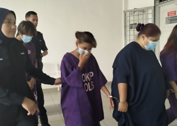 POLIS mengiringi kesemua suspek untuk permohonan reman di Mahkamah Sesyen, Alor Gajah, Melaka hari ini.