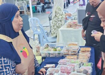 Rusilawati Borhan atau Kak Chomel berani melangkah keluar dari zon selesa dan mencipta peluang baharu dengan menyertai BazRam Merdeka di Stadium Merdeka. Semangat juangnya jadi inspirasi kepada wanita lain.