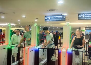 SISTEM 'auto-gate' baharu telah diwujudkan di Lapangan Terbang Antarabangsa Pulau Pinang (LTAPP) di Bayan Lepas bagi memudahkan proses pemeriksaan imigresen.