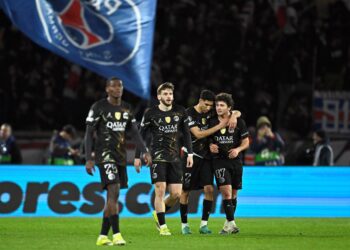 PEMAIN PSG meraikan kemenangan mereka selepas membelasah Chelsea 5-2 dalam aksi Liga Juara-Juara di laman sendiri, semalam. - AFP