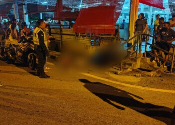 REMAJA lelaki 17 tahun yang maut selepas motosikalnya terbabas ketika cuba melarikan diri dari polis di Kampar semalam. - FOTO IHSAN PDRM