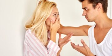 RAMAI wanita sukar meninggalkan kekasih atau suami yang mempunyai ciri-ciri red flag atau toksik kerana faktor emosi yang kompleks.