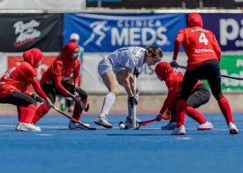 AKSI pasukan hoki wanita kebangsaan menentang Perancis pada aksi tempat kelima dan keenam Kelayakan Piala Dunia 2026 di Santiago, Chile semalam. - IHSAN FIH