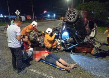 SEORANG lelaki maut selepas kereta dinaiki terbabas dan terbalik berhampiran simpang lampu isyarat di Ayer Tawar, hari ini