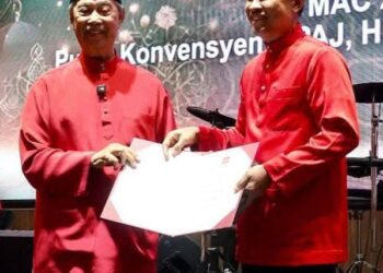 ABDUL Yunus Jamahri menerima watikah pelantikan sebagai Ketua Bahagian (Penaja) Bersatu Bagan Serai daripada Presiden Bersatu Tan Sri Muhyiddin Yassin di Bagan Serai baru -baru ini.