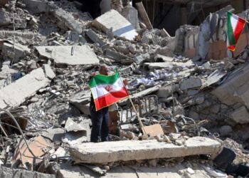 amai yang berdebat dan mempersoalkan perlukah kita menyokong Iran dalam konflik di Asia Barat sedangkan  mereka Syiah? - AFP