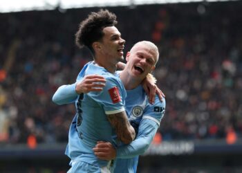 Nico O'Reilly meledak gol pertama ketika City menumpaskan Chelsea 3-0, semalam.-AFP