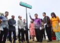 CHOW Kon Yeow (tiga dari kanan) pada Majlis Perasmian Penamaan Semula Persiaran Pantai Sinaran Kepada Persiaran Chin Fung Kee di Penang Waterfront Convention Centre (PWCC) di Pulau Pinang, hari ini.-UTUSAN/DANIAL SAAD