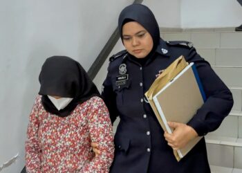 SEORANG pekerja kedai serbaneka mengaku salah di Mahkamah Sesyen Batu Pahat hari ini atas tujuh pertuduhan pecah amanah melibatkan wang berjumlah RM32,101.70 untuk membayar hutang along.