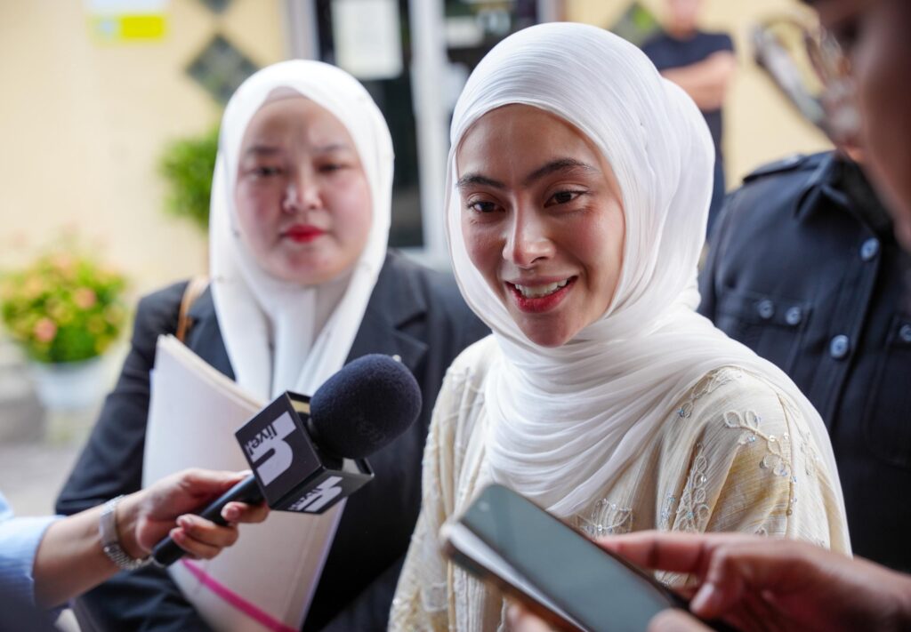 Tuntut RM100,000, gugur saman sivil – Adira Suhaimi