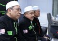 MOHD. Hisham Harun (tengah) dalam sidang akhbar mingguan di Pejabat Operasi Tabung Haji di Mekah hari ini.