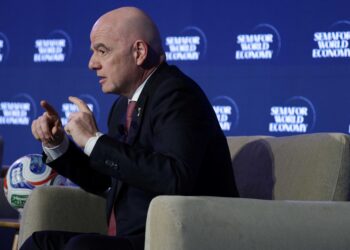 PRESIDEN FIFA, Gianni Infantino, berucap pada Sidang Kemuncak Ekonomi Dunia Semafor 2026 di Washington, DC-AFP