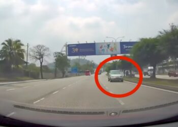 SUSPEK wanita berusia yang ditahan selepas didapati memandu secara melawan arus di Jalan Persiaran Utama S2/1 berhampiran pusat beli-belah di Seremban, dalam kejadian yang tular di media sosial, kelmarin. GAMBAR/IHSAN POLIS