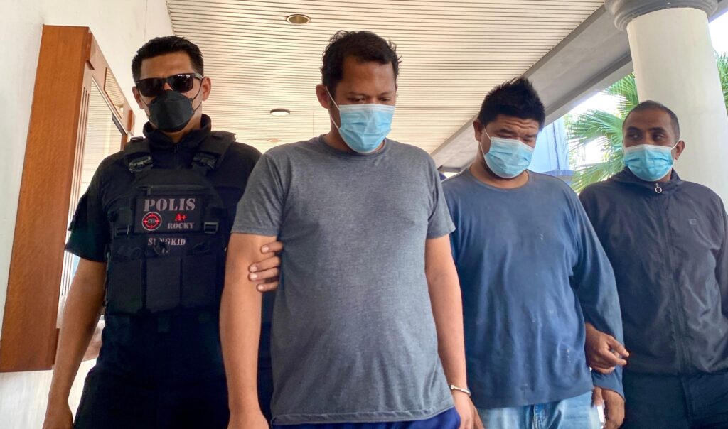 Dua lelaki didakwa ‘angkut’ 77 migran