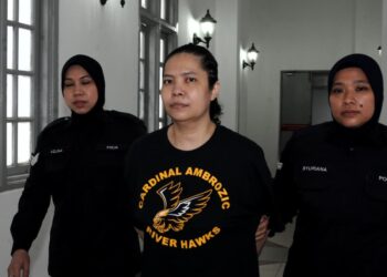 NURUL Huda Mohd. Bajuri mengaku tidak bersalah di Mahkamah Sesyen di sini hari ini atas dua pertuduhan membuat hantaran jelik terhadap institusi diraja melalui platform media sosial, akhir bulan lalu. UTUSAN/RAJA JAAFAR ALI