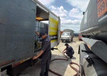 KPDN Johor menahan dua buah lori termasuk yang telah diubah suai bagi melakukan aktiviti penyelewengan diesel di Kawasan Perindustrian Sri Purnama, Johor Bahru, Johor hari ini.