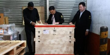 KETIBAAN empat karya seni bernilai tinggi membabitkan penyelewengan dana 1Malaysia Development Berhad (1MDB) ke negara ini berjalan lancar apabila kesemuanya selamat tiba di Lapangan Terbang Antarabangsa Kuala Lumpur (KLIA) pada 10 April lalu. GAMBAR/SPRM