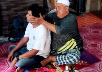 PROGRAM Proper A OKU - Urutan Refleksologi dan Kiroterapi oleh Majlis Agama Islam dan Adat Melayu Perak (MAIPk) membantu Mohd. Jaffri Azni menambah pendapatan sampingan untuk menyara keluarga. – UTUSAN/MEGAT LUTFI MEGAT RAHIM