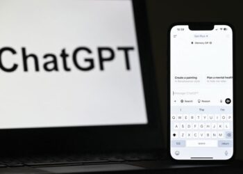 KECERDASAN buatan (AI)  seharusnya dilihat sebagai alat bantu, bukan pengganti pemikiran manusia.