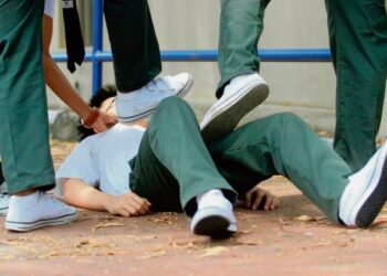 NETIZEN menyuarakan kebimbangan kerana jenayah buli terus berlaku meskipun pelbagai usaha dan kesedaran telah dilakukan oleh pihak berkuasa. - UTUSAN/GAMBAR HIASAN