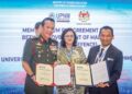 AZLINDA Azman (tengah) menyaksikan pertukaran kerjasama strategik dalam bidang ketenteraan antara universiti awam dengan pemain industri sempena DSA dan NATSEC 2026 di Kuala Lumpur, semalam.