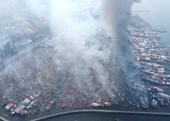 LEBIH 1,000 buah rumah di perkampungan atas air, Kampung Bahagia, Batu Sapi, Sandakan, Sabah musnah dalam kebakaran pada Ahad lalu.
