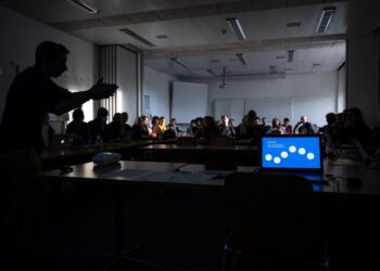 KECERDASAN buatan (AI) boleh mempercepatkan proses pembelajaran tetapi hanya manusia yang mampu memberikan makna.