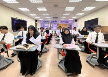 KURIKULUM perlu memberi penekanan kepada pembacaan teks asal, halaqah kitab dan latihan analisis.