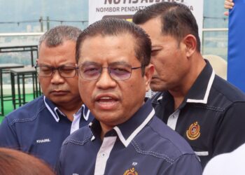 AEDY Fadly Ramli (tengah) ketika ditemui pemberita dalam sidang akhbar di George Town, Pulau Pinang, hari ini.-UTUSAN/DANIAL SAAD