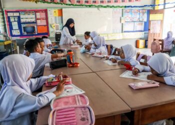 PENDIDIKAN agama perlu sentiasa diperkemas agar selari dengan perkembangan pendidikan semasa supaya ilmu yang disampaikan benar-benar difahami dan dihayati. -GAMBAR HIASAN