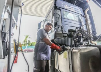 PELAKSANAAN penyasaran subsidi diesel perlu dilaksanakan dengan teliti dan bersifat inklusif melibatkan rakyat Borneo.