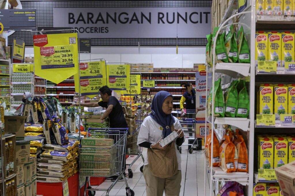 Perkukuh ekonomi domestik melalui barangan tempatan