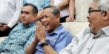 AMINUDDIN Harun dalam sidang akhbar di Kediaman Rasmi Menteri Besar di Seremban, semalam. – UTUSAN/MOHD. SHAHJEHAN MAAMIN