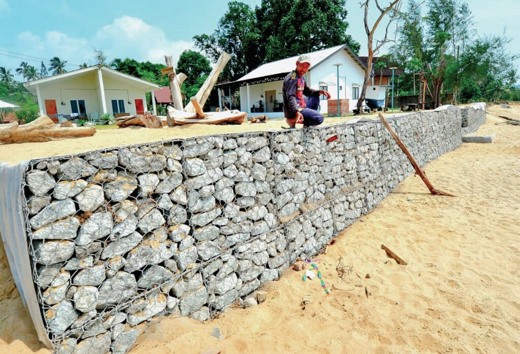 Bina sendiri tembok kekang hakisan pantai