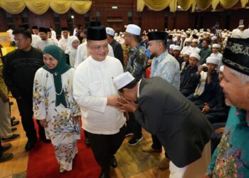 TUANKU Syed Faizuddin Putra Jamalullail berkenan berangkat menyempurnakan perasmian Majlis Penutup Festival Sukan dan Seni Islam Tahfiz (FIESTA) 2026 Peringkat Antarabangsa di Dewan Warisan, Kangar, Perlis.-UTUSAN