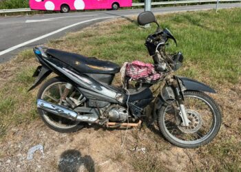 KEADAAN motosikal ditunggang mangsa yang terlibat kemalangan di Kilometer 64, Jalan Kota Bharu–Gua Musang berhampiran simpang tiga Pahi, Kuala Krai, Kelantan,  Sabtu lalu.