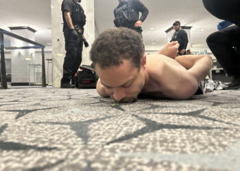 IMEJ yang dikeluarkan Trump di akaun Truth Social menunjukkan Cole Tomas Allen ditahan selepas insiden tembakan di Majlis Makan Malam Wartawan Rumah Putih di Hotel Washington Hilton.- AFP