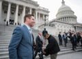 SWALWELL (kiri) meletak jawatan selepas berdepan dakwaan serangan seksual. - AFP