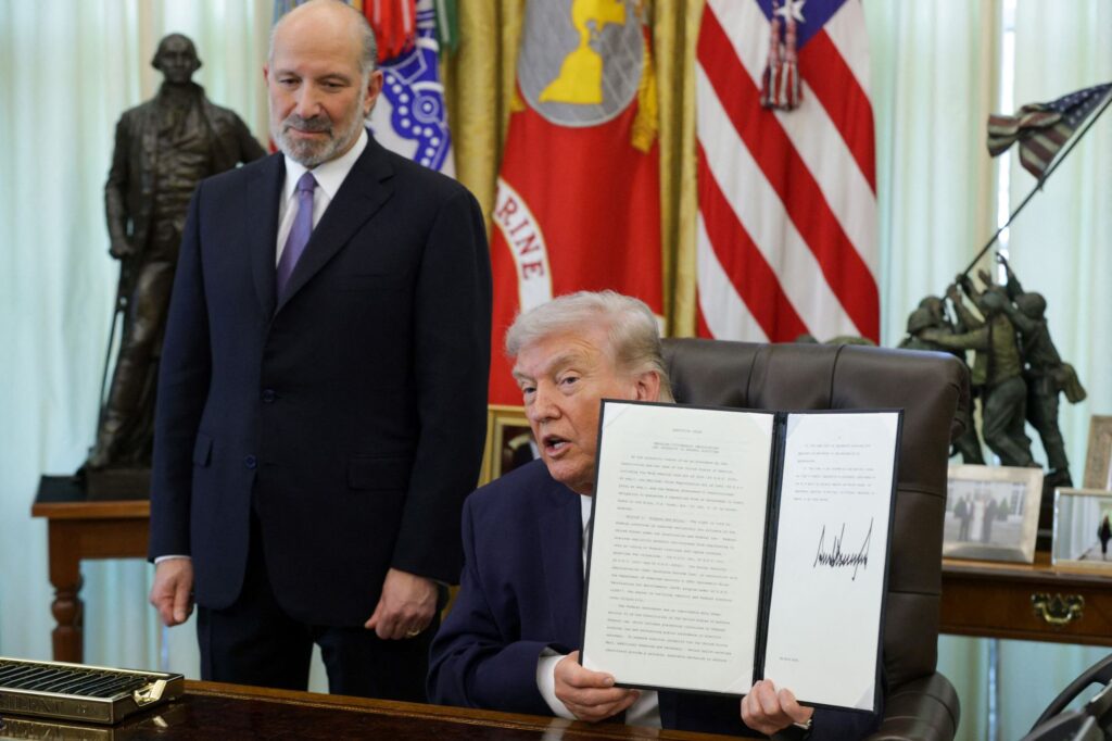 Trump tandatangan perintah eksekutif ketatkan undi pos