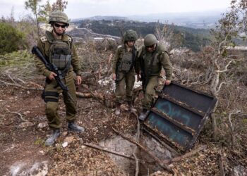 GAMBAR fail menunjukkan tentera Israel menemukan terowong serangan Hizbullah di wilayah Naqoura di selatan Lubnan berhampiran dengan sempadan Israel.- AFP