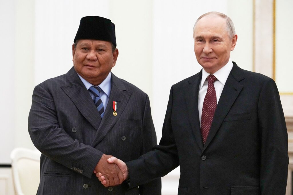 Prabowo bertemu Putin di Russia bincang isu minyak