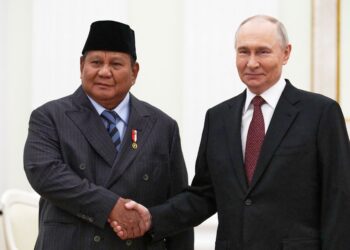 PRABOWO SUBIANTO (kiri) dan Vladimir Putin.- AFP
