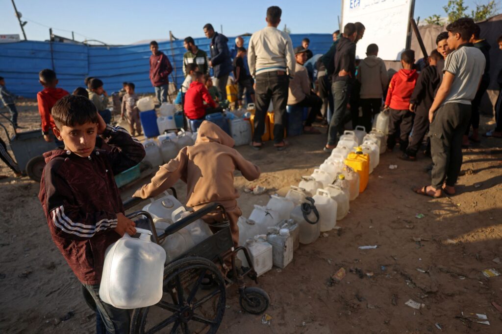 2  pemandu lori hantar air maut ditembak Israel di Gaza