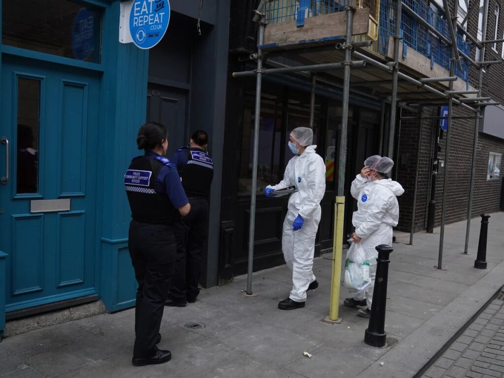 Rangka bayi dibalut akhbar berusia 300 tahun