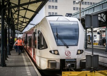 KERAJAAN Belanda menimbangkan untuk mengurangkan tambang pengangkutan awam. - AFP