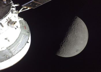 GAMBAR bulan yang dirakam dari kapal angkasa Orion dalam misi Artemis II awal April lalu.-AFP