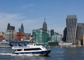 RESTORAN Hugo Hivernat menjual hidangan separuh ayam panggang terlalu mahal di New York. - AFP
