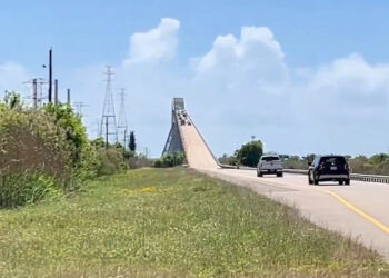 JAMBATAN mengerikan terletak di daerah Orange. - TXDOT