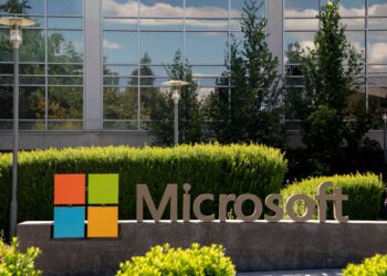 SYARIKAT Microsoft memberhentikan15,000 pekerja tahun lalu. - AFP