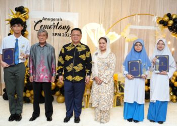 TUANKU Syed Faizuddin Putra Jamalullail pada Majlis Pengurniaan Anugerah Cemerlang, Anugerah Kepujian, Anugerah Khas SPM 2025 dan Anugerah Cemerlang Sukan Yayasan Tuank Syed Putra (YTSP) Perlis, di Kangar, Perlis hari ini.-UTUSAN